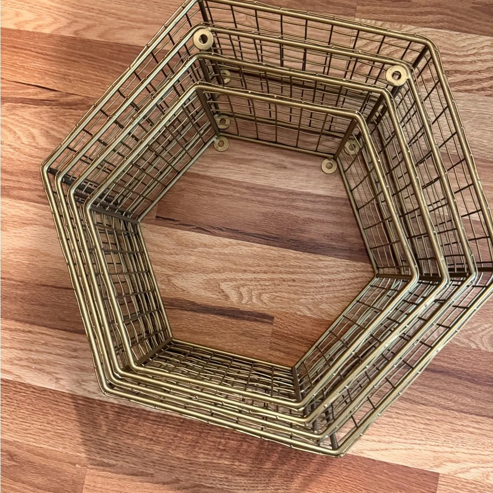 N/A three nesting